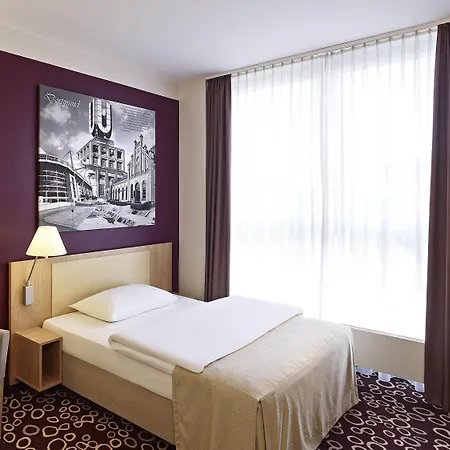 Sunday Hotel